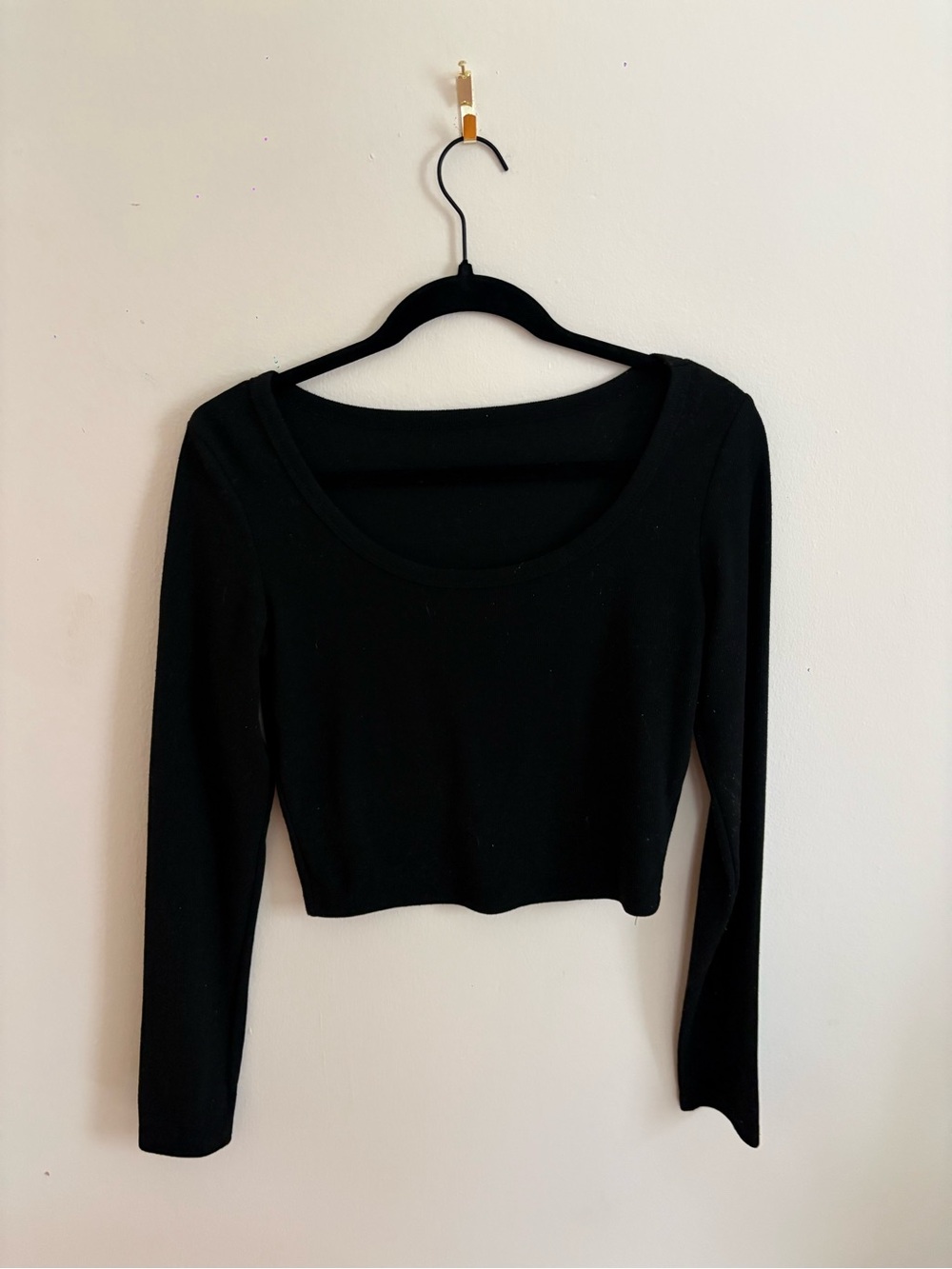 Black Long-Sleeve Scoop Neck Crop Top